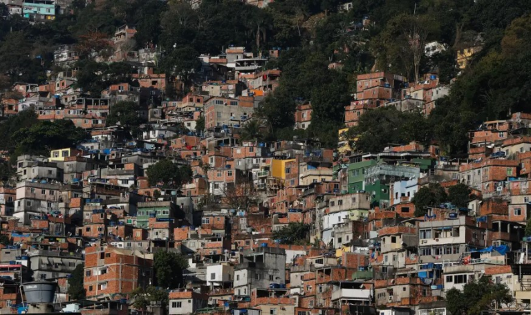 populacao-que-vive-em-favelas-no-brasil-e-de-16,4-milhoes-de-pessoas;-crescimento-de-43,5%-entre-2010-e-2022,-mostra-ibge