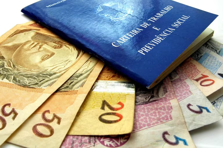 pagamento-do-13o-salario,-que-comeca-neste-mes,-deve-injetar-r$-321-bilhoes-na-economia