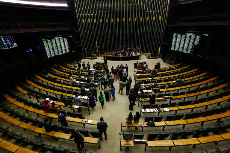 camara-vai-atras-de-ex-deputados-que-deixaram-dividas-ao-fim-de-mandatos