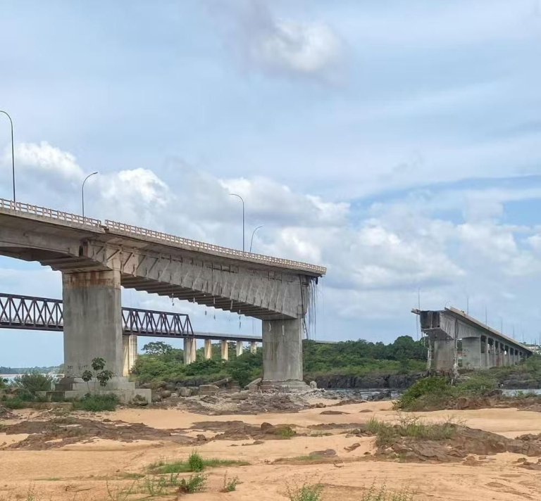 videos:-ponte-na-divisa-entre-maranhao-e-tocantins-desaba-sobre-rio-e-caminhoes-caem-na-agua;-uma-pessoa-morreu