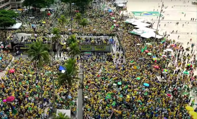 video:-veja-o-momento-da-chegada-de-bolsonaro-ao-ato-por-anistia-no-rio-de-janeiro