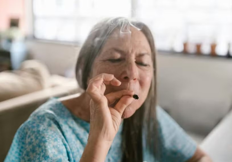 numero-de-usuarios-idosos-de-cannabis-esta-crescendo.-e-o-risco-tambem,-dizem-especialistas